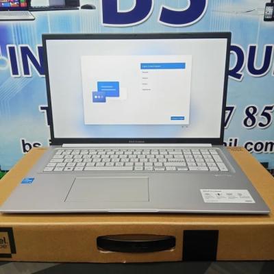 Asus vivobook i3 1315U RAM 8GB 512SSD écran 17.3 full HD jamais utilisé sous emballage 