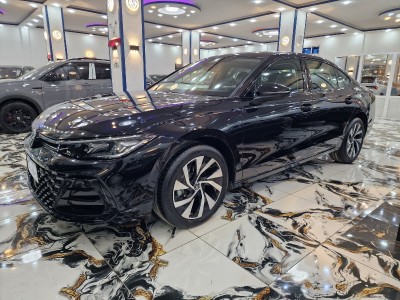 Volkswagen Passat 2025 PRO