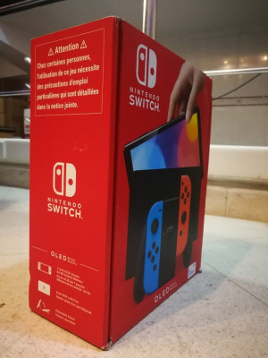 Nintendo Switch OLED - avec station d'accueil et manettes Joy-Con