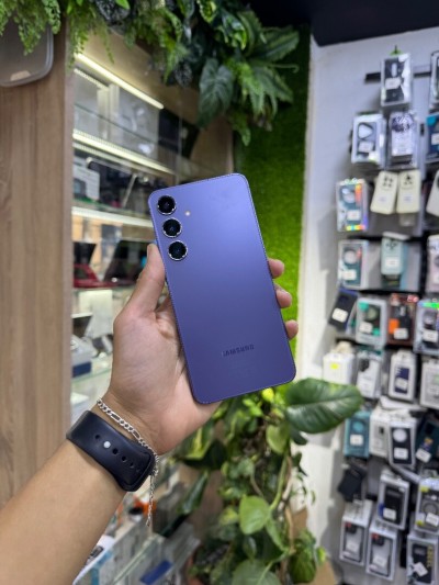 Samsung Galaxy S24 plus