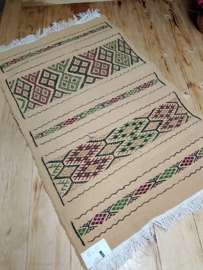 التعبئة-والتغليف-tapis-traditionnel-artisanal-elegance-authentique-de-ghardaia-88-x-55-cm-السحاولة-الجزائر