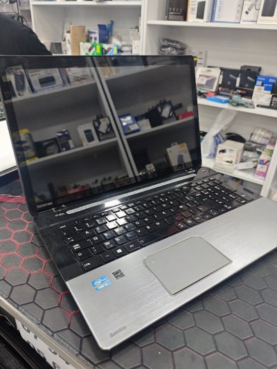 Laptop Toshiba Tactile i3 3320M (4/500gb) + 17.3 pouces