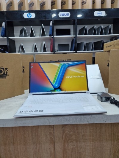 ASUS Vivobook 17X RYZEN 5 7430U 16GO 1TO SSD 