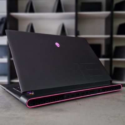 Alienware M18 R2 i9 14900HX 64 Gb 2 To SSD  RTX 4090 16 Gb