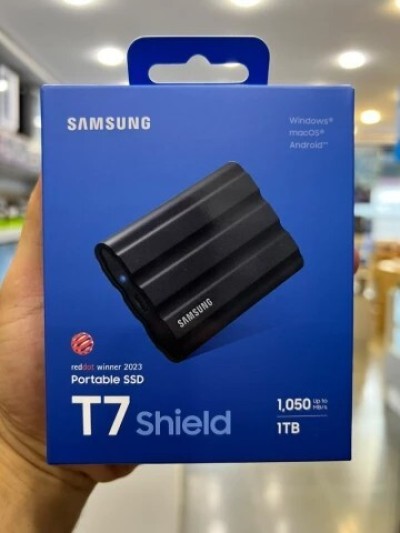 SAMSUNG SSD PORTABLE T7 SHIELD 1TO - DISQUE DURE EXTERNE - TYPE C- 1050 MO/S - ETANCHE - BLACK