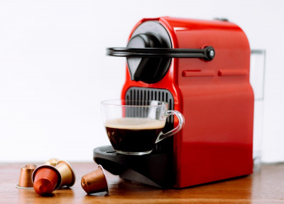 Machine à café Essenza Mini De'Longhi EN 85.R Cafetière - ROUGE - Prix en  Algérie