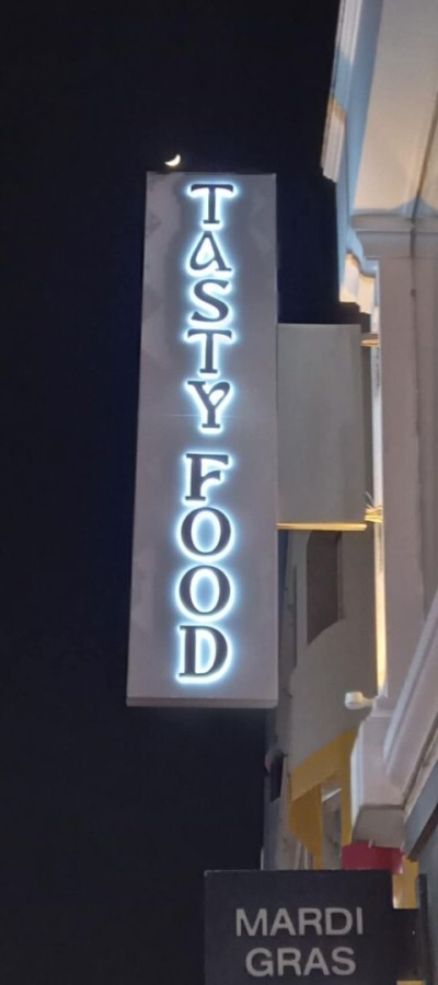 Enseigne lumineuse تغليف واجهات المحلات و لافتات اشهارية متنوعة  