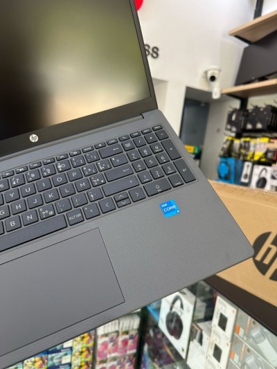 HP 250 G10 Intel Core i5-1334U cache 12 Mo, jusqu à 4,6 GHz 8GB 256GB SSD 15.6 FULL HD 