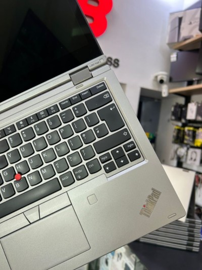 LENOVO THINKPAD L390 YOGA Intel Core i5-8265U de 'à 3,90 GHz RAM 8GB 256GB SSD 13" FHD Tactile 360 