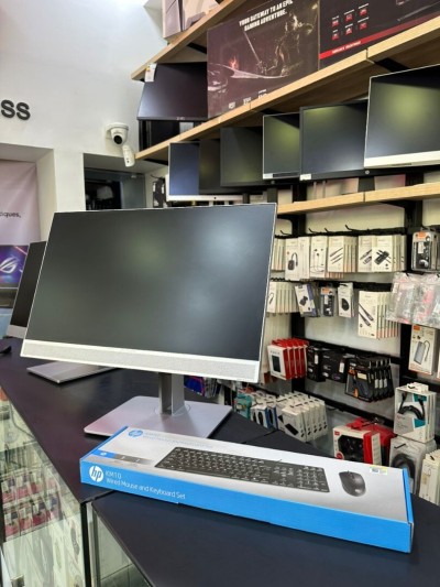 HP ALL IN ONE ELITEONE 800 G3 Intel Core i5-7500T, à 3,3 GHz RAM 8GB DISQUE 256GB SSD ECRAN 24" 