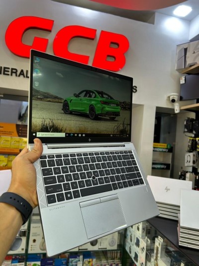 HP ELITEBOOK 845 G8  Ryzen 7 PRO 5850U Graphiques AMD Radeon RAM16GB 256GB SSD ECRAN 14" FHD Tactile