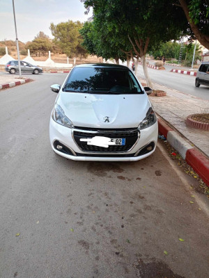 voitures-peugeot-208-2015-chlef-algerie