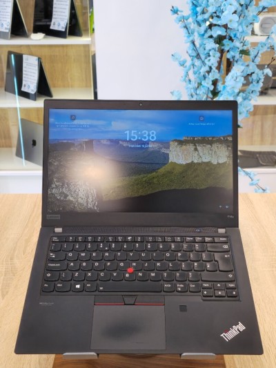 STATION LENOVO THINKPAD P14S GEN-4 RYZEN-7 PRO 7840U 32G 1T SSD AMD 780M 14'' IPS TACTIL