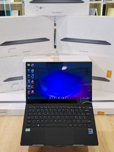 SAMSUNG GALAXY BOOK2 PRO I5-1240P 8G 256G SSD 13.3'' FHD AMOLED WIN11 SOUS EMBALLAGE