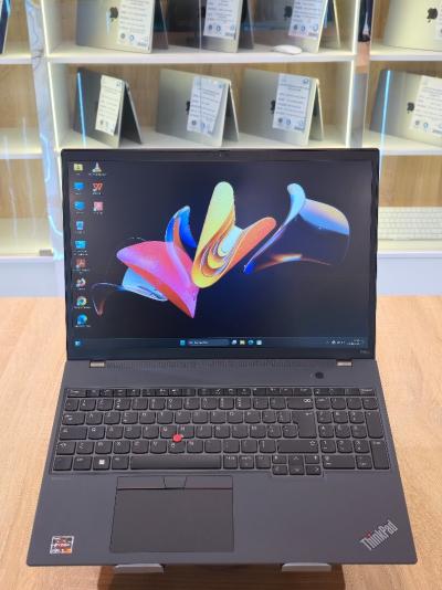 (VENDU) Station Lenovo ThinkPad P16s Gen-2 RYZEN 7 PRO 7840U/w 32G 512G NVME 16" IPS WIN11