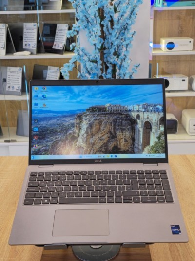 (VENDU) DELL STATION PRECISION 3581  I9-13900H/32G/512G SSD/RTX 2000 ADA 68G /15.6'' FHD/WIN11