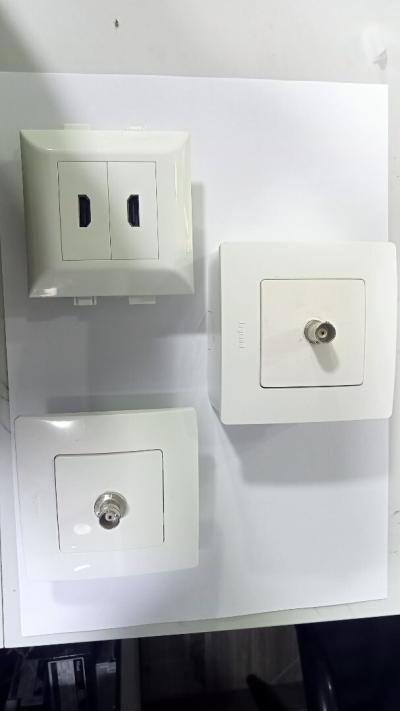 Prise Apparente et Prise Encastrée (HDMI, BNC, VGA, etc...)