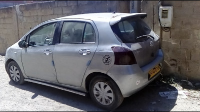 سيارة-صغيرة-toyota-yaris-2007-بودواو-بومرداس-الجزائر