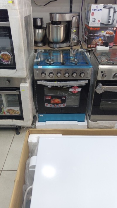 Promo cuisinière Cristor magicia 4 feux fonte inox 70L ventilé 