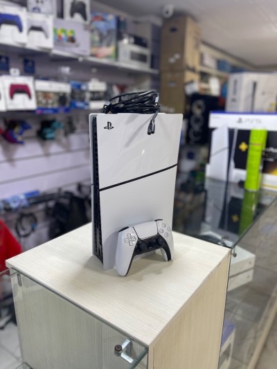 PlayStation ps5 slim très bon état 10/10