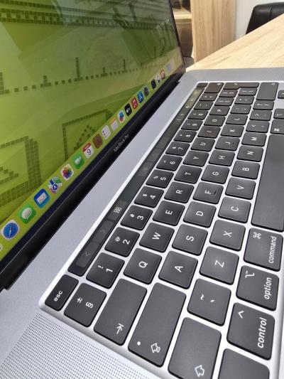 -MacBook Pro (2019) 16" Touch Bar i7 16GB /512G