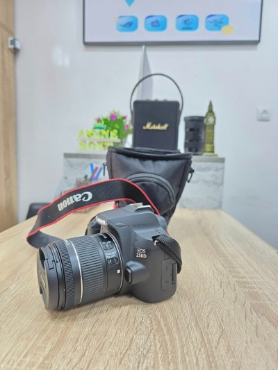 Canon EOS 250D+ 2 Objectif (18-55)/50mm 