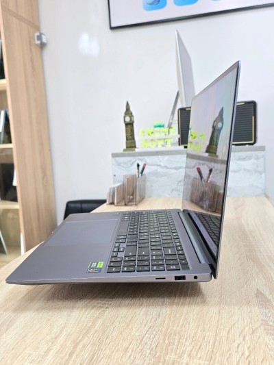 Samsung Galaxy Book4 Ultra  Ultra 9 185H & RTX 4070 (64GB RAM / 2TB SSD ) "2025" VENDU