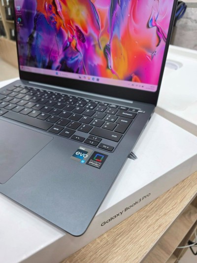 Samsung Galaxy Book3 Pro 14" OLED i5-1340P 8GB/256GB
