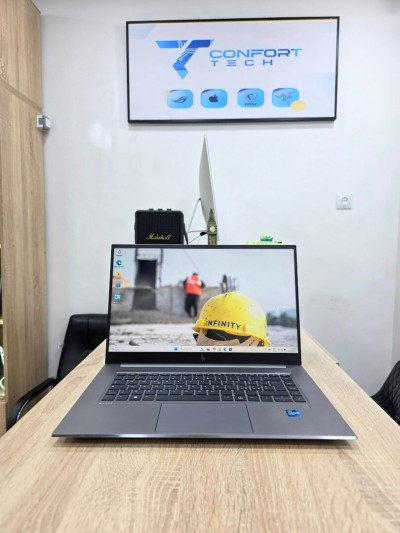 HP ZBOOK STUDIO 15.6 G8 i7 11850H& NVIDIA T1200 