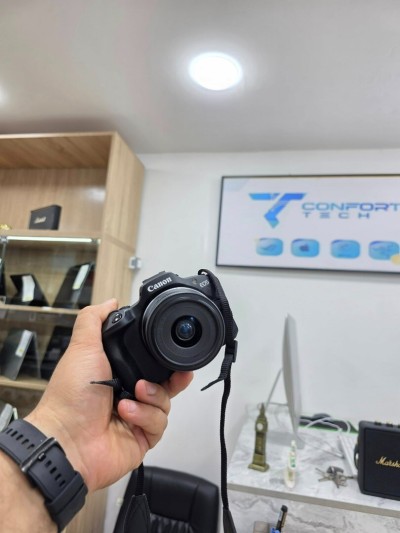 Canon EOS R100 + Objectif RF-S 18-45mm