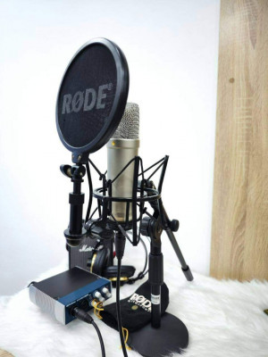 RODE NT1 A + AUDIOBOX USB 96 + AKG K240 STUDIO