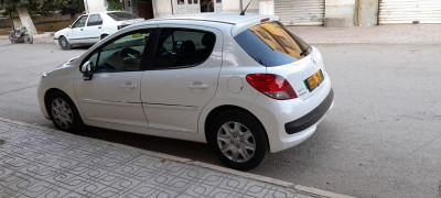 voitures-peugeot-207-2012-ain-makhlouf-guelma-algerie