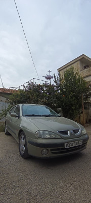 سيارة-صغيرة-renault-megane-1-2000-تلمسان-الجزائر