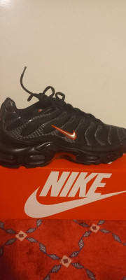 basquettes-nike-tn-air-max-plus-blackmetallique-silver-setif-algerie