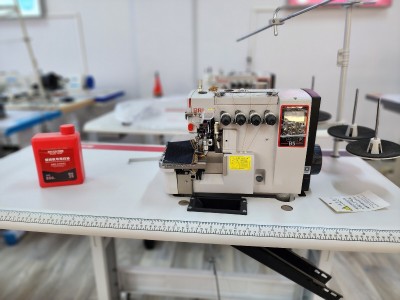 Machine a coudr Surjeteuse  bruce B5