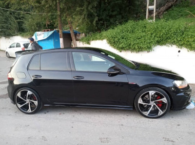 moyenne-berline-volkswagen-golf-7-2016-gti-annaba-algerie