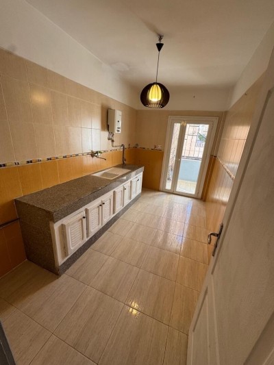 كراء شقة 3 غرف وهران بئر الجير