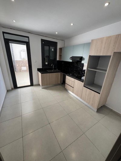 بيع شقة 4 غرف وهران بئر الجير