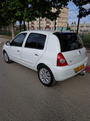 city-car-renault-clio-campus-2014-bye-bouira-algeria