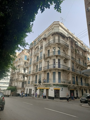 بيع شقة 5 غرف الجزائر الجزائر وسط