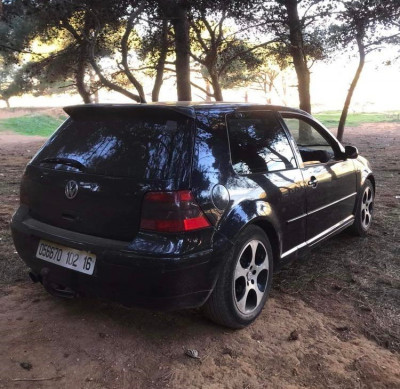 moyenne-berline-volkswagen-golf-4-2002-fouka-tipaza-algerie