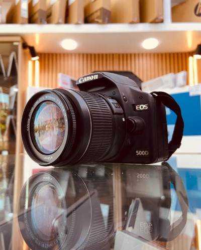 Canon 500D avec 18-55mm en excellent état batterie et chargeur  Click : 10k