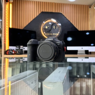 Canon R7 avec Bague RF-EF en excellent état