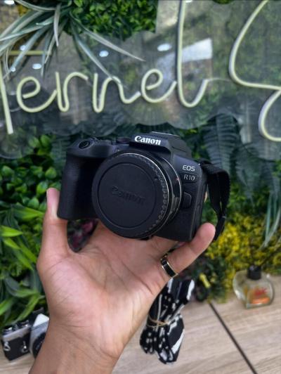 Canon r10 avec kit lens