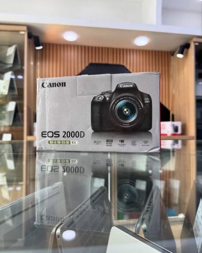 Canon 2000D avec 18-55mm neuf jamais utilisé avec boite