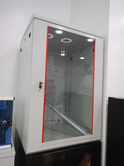 Armoire Réseau 18U 19" LANDE 600*600*900 mm Couleur grise