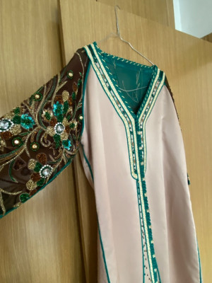 tenues-traditionnelles-caftan-vert-dore-oran-algerie