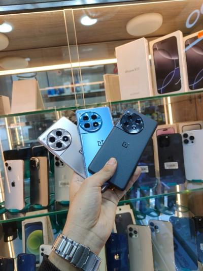 ONEPLUS 12R 256/12GB snapdragon 8 GEN 2 NEUF JAMAIS UTILISE non activé