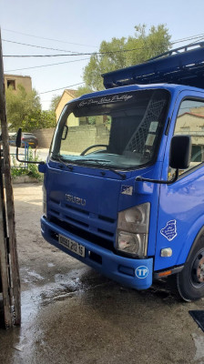 camion-isuzu-2013-tizi-ouzou-algerie