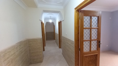 كراء شقة 4 غرف الجزائر الحمامات